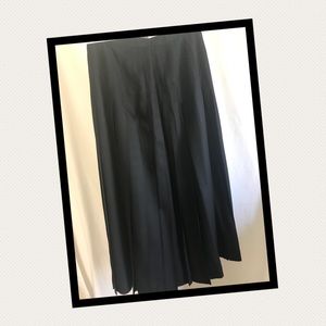 Maxi black pleated skirt